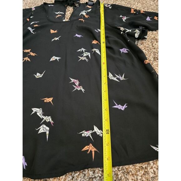 Torrid Black Crane Georgette Bow Back Blouse Size 00 L-XL Origami Whimsical - Picture 6 of 7
